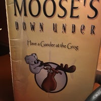 รูปภาพถ่ายที่ Moose&amp;#39;s Down Under โดย Stu F. เมื่อ 8/22/2018