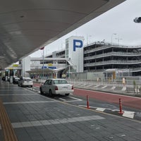 Photo taken at Domestic Terminal North Bus Stop by だーはら 片. on 6/2/2023