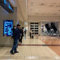 Photo taken at Arrival Lobby by だーはら 片. on 1/29/2023