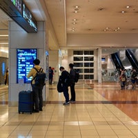 Photo taken at Arrival Lobby by だーはら 片. on 3/27/2022