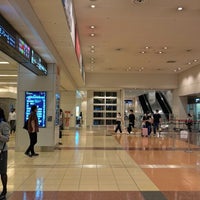 Photo taken at Arrival Lobby by だーはら 片. on 8/1/2021
