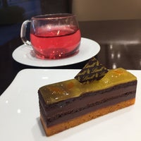 Photo taken at Lindt Chocolat Café by 神無月 紫. on 9/3/2018