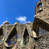 Foto tirada no(a) Cripta Gaudí por 神無月 紫. em 3/19/2023