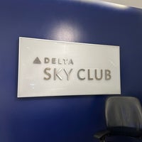 Photo taken at Delta Sky Club by Omar .. on 5/22/2023
