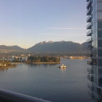 Foto diambil di Renaissance Vancouver Harbourside Hotel oleh Felipe H. pada 11/22/2013