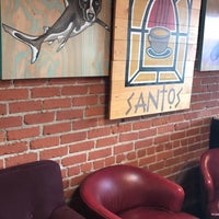 Das Foto wurde bei Santos Coffee House von Marcie L. am 6/26/2017 aufgenommen