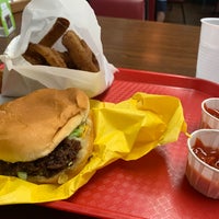 3/20/2019 tarihinde Marcie L.ziyaretçi tarafından Day&amp;#39;s Hamburgers'de çekilen fotoğraf