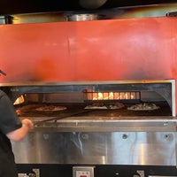 5/16/2022 tarihinde Cyrus B.ziyaretçi tarafından Blaze Pizza'de çekilen fotoğraf