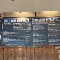 Foto diambil di Blaze Pizza oleh Cyrus B. pada 5/16/2022