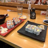 Foto tirada no(a) Zen Ramen &amp;amp; Sushi por Cyrus B. em 2/7/2022