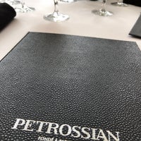 Das Foto wurde bei Petrossian Restaurant &amp;amp; Boutique von Talal am 6/15/2019 aufgenommen
