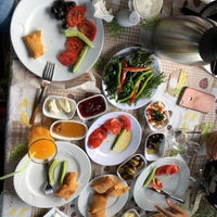 7/27/2018にÖzalp E.がŞimşek Tepe Kahvaltı &amp;amp; Et Mangalで撮った写真