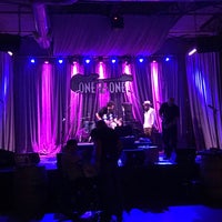 Foto tomada en One-2-One Bar  por John B. el 5/31/2017