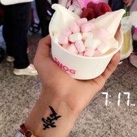 Photo taken at Snog Pure Frozen Yogurt by ασφαλής on 4/21/2018