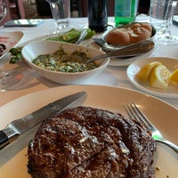 Photo taken at Del Frisco&amp;#39;s Double Eagle Steakhouse by Youngpyo L. on 6/8/2022