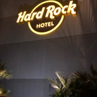 Foto tomada en Hard Rock Hotel Palm Springs  por Mike V. el 2/10/2018