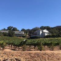 Foto diambil di Arrowood Vineyards &amp;amp; Winery oleh Michel T. pada 9/21/2018