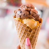 Photo taken at Desert Swirl Frozen Yogurt and Ice Cream by Desert Swirl Frozen Yogurt and Ice Cream on 3/7/2018