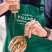 Das Foto wurde bei Village Chocolatier von Village Chocolatier am 4/16/2018 aufgenommen