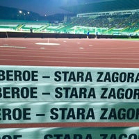 Foto tirada no(a) Стадион Берое (Beroe Stadium) por St. Staneva em 8/12/2015
