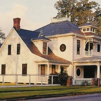 รูปภาพถ่ายที่ McFaddin-Ward House Historic House Museum โดย McFaddin-Ward House Historic House Museum เมื่อ 5/14/2013