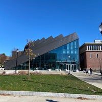 Foto tirada no(a) Isenberg School of Management, UMass Amherst por Tom S. em 11/9/2022
