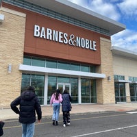 Photo taken at Barnes &amp; Noble by Tom S. on 4/10/2022
