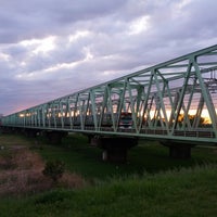 Photo taken at 葛飾橋 松戸側 土手 by 大豆 on 4/21/2013