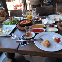 Снимок сделан в Doci Boşnak Mutfak Restaurant &amp;amp; Cafe пользователем halil ibrahim a. 10/13/2019