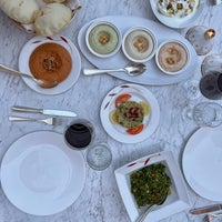 รูปภาพถ่ายที่ Mezlai Emirati Restaurant โดย Julie E. เมื่อ 2/20/2022