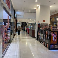 รูปภาพถ่ายที่ Shopping Metrô Santa Cruz โดย Matheus S. เมื่อ 4/23/2021