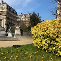 Photo taken at Square Brignole Galliera by 재연 윤. on 3/25/2018