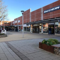 Das Foto wurde bei Junction 32 Outlet Shopping Village von Touseef A. am 1/3/2022 aufgenommen