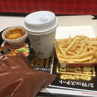 Photo taken at McDonald&amp;#39;s by 🌠 on 3/20/2018