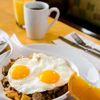 Das Foto wurde bei Eggsperience Breakfast &amp;amp; Lunch von Eggsperience Breakfast &amp;amp; Lunch am 7/18/2018 aufgenommen