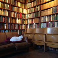 Photo taken at Shakespeare &amp;amp; Company by Aslı B. on 5/9/2015