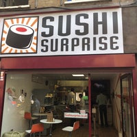 Foto tirada no(a) Sushi Surprise por Andrew S. em 8/7/2018