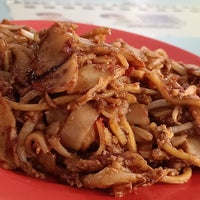 Photo taken at Outram Park Fried Kway Teow Mee by Food ^_* Diva on 1/3/2023