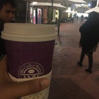 Photo taken at The Coffee Bean &amp;amp; Tea Leaf by Gracielle G. on 11/26/2016