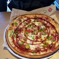 Photo taken at Mod Pizza by Veronica e. on 2/22/2018
