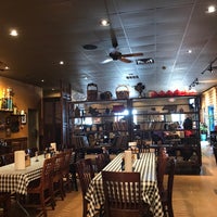 Foto tomada en Whole Hog Cafe North Little Rock &amp;amp; Catering  por Frank C. el 3/1/2018