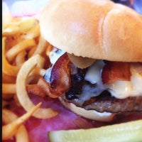 Foto diambil di Tuscaloosa Burger- T Burger oleh WetHarris pada 1/18/2014