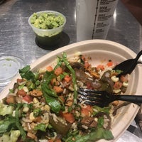 Photo taken at Chipotle Mexican Grill by Trebor B. on 11/5/2018