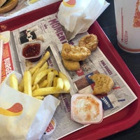 รูปภาพถ่ายที่ Burger King โดย Nelle S. เมื่อ 8/5/2018