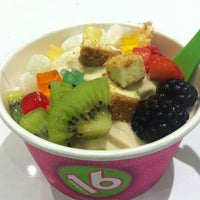 Photo taken at 16 Handles by Mei L. on 4/11/2013