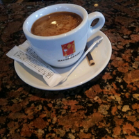 2/13/2013 tarihinde Igor M.ziyaretçi tarafından Cafe Harizma'de çekilen fotoğraf