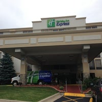 Photo taken at Holiday Inn Express Flint-Campus Area by Joel R. on 8/5/2013