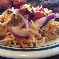 Das Foto wurde bei Chola Indian Restaurant von Maggie C P. am 10/23/2014 aufgenommen