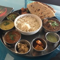 Foto tirada no(a) New India Cuisine por Maggie C P. em 8/12/2016