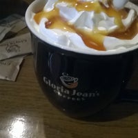 Photo taken at Gloria Jean&amp;#39;s Coffees by Nazrin N. on 11/12/2015